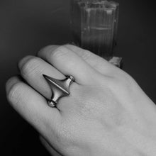 Load image into Gallery viewer, Black Rhodium Spine Tooth Ring