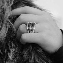 Load image into Gallery viewer, Black Rhodium Trilogy Spine Ring