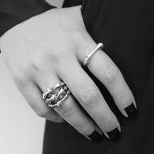 Load image into Gallery viewer, Black Rhodium Trilogy Spine Ring