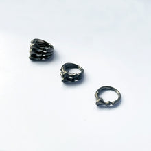 Load image into Gallery viewer, Black Rhodium Single Spine Ring
